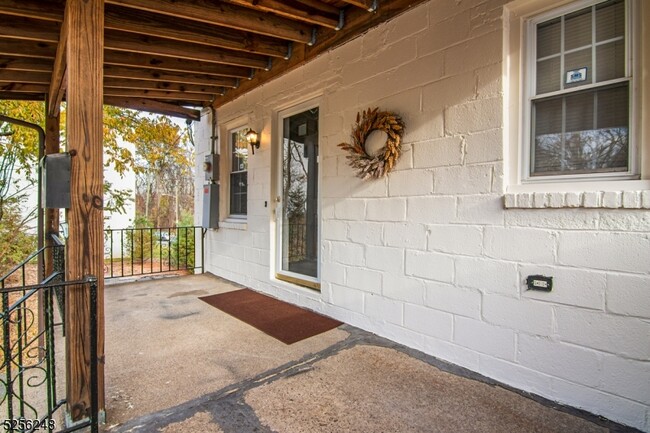 Building Photo - 286 Grove Ave