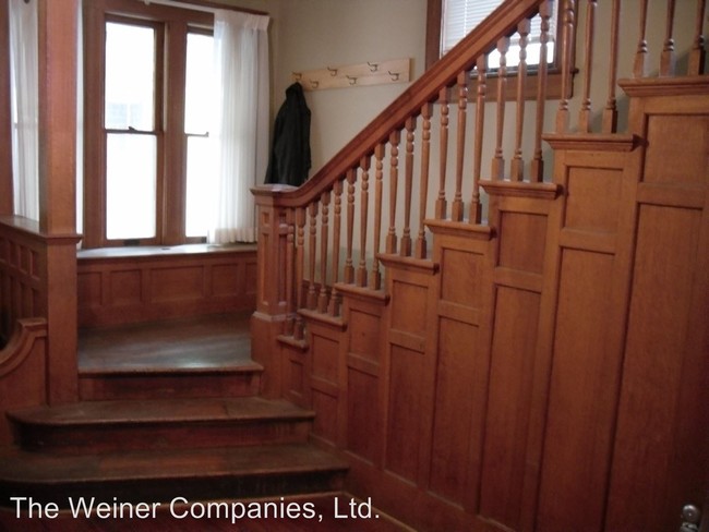 Foto del edificio - 6 br, 3 bath House - 404 W. Elm