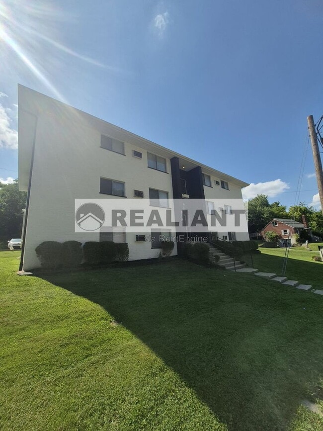 Building Photo - 922 Highland Ave
