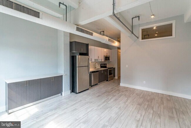 Building Photo - 412 S 13th St