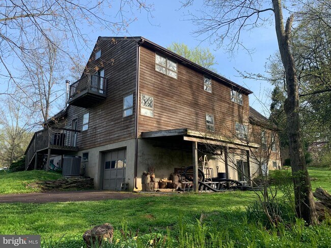 Foto del edificio - 1135 Heinrich Ln