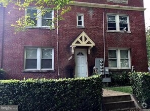 Building Photo - 1424 Staples St NE