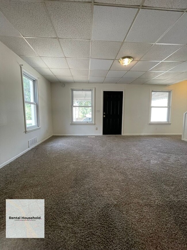 Building Photo - 24 E Alexis Ave