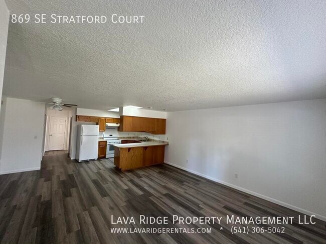 Building Photo - 869 SE Stratford Ct