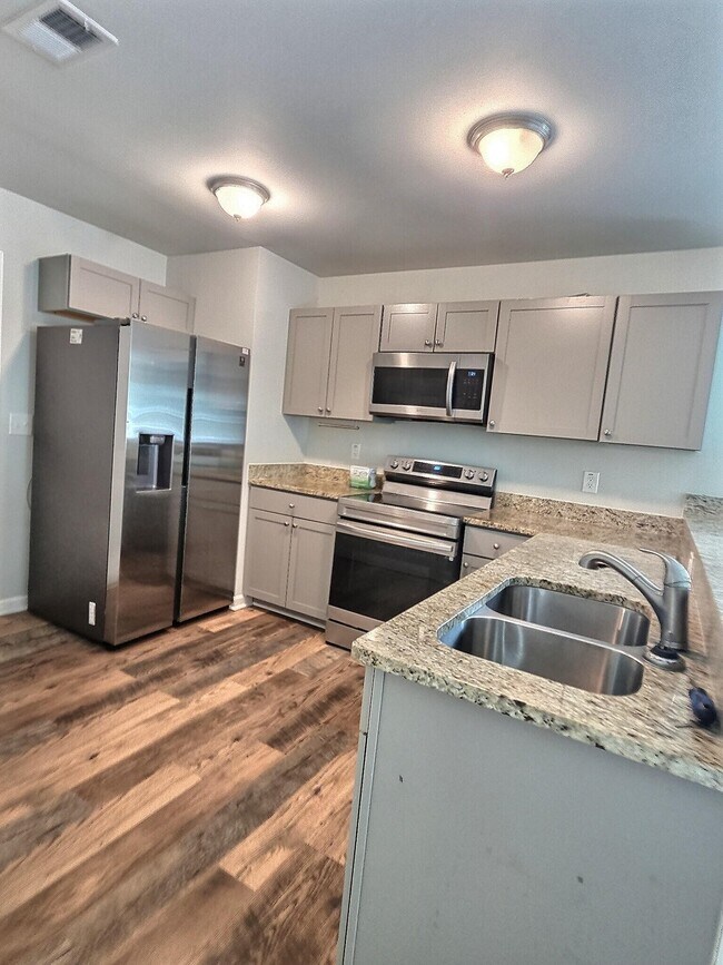 Foto del edificio - 494 Ridgecrest Dr