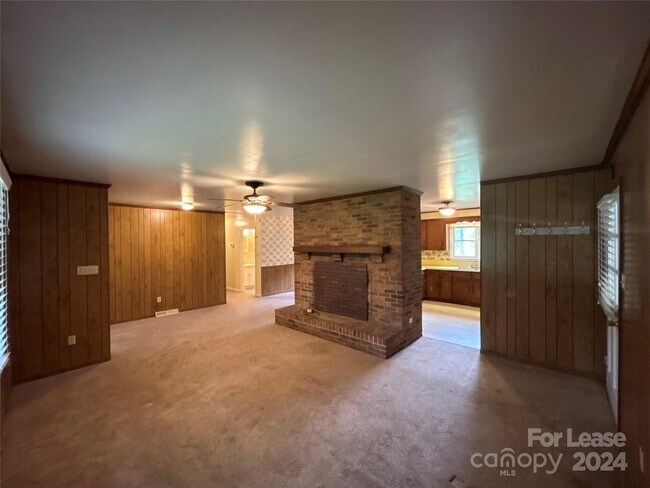 Building Photo - 709 Rock Hill Church Rd