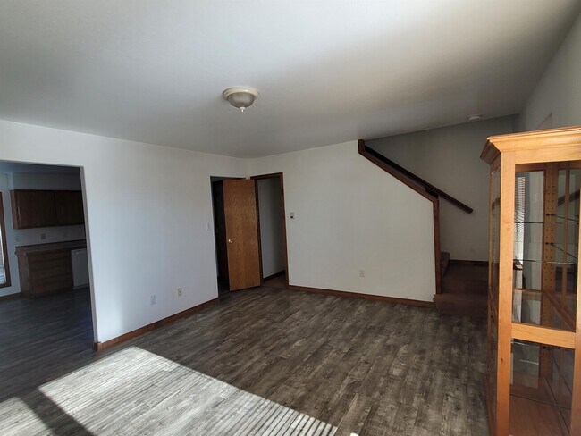 Building Photo - 529 E Golf Pl