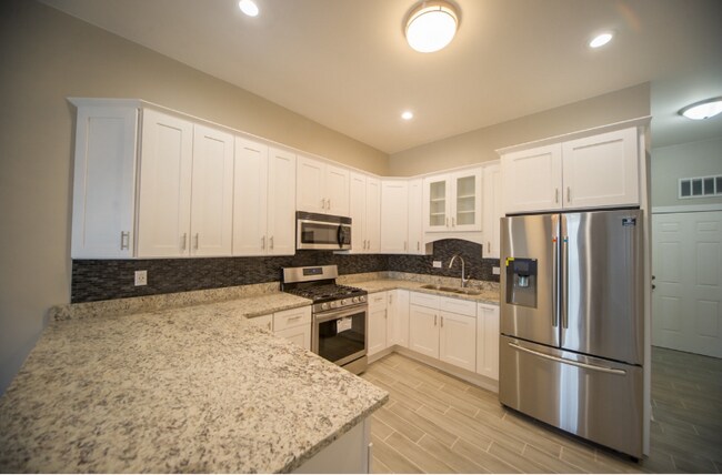 Foto del edificio - 2657 W Warren Blvd