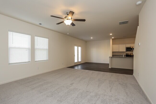 Foto del edificio - 7631 Saffron Ave