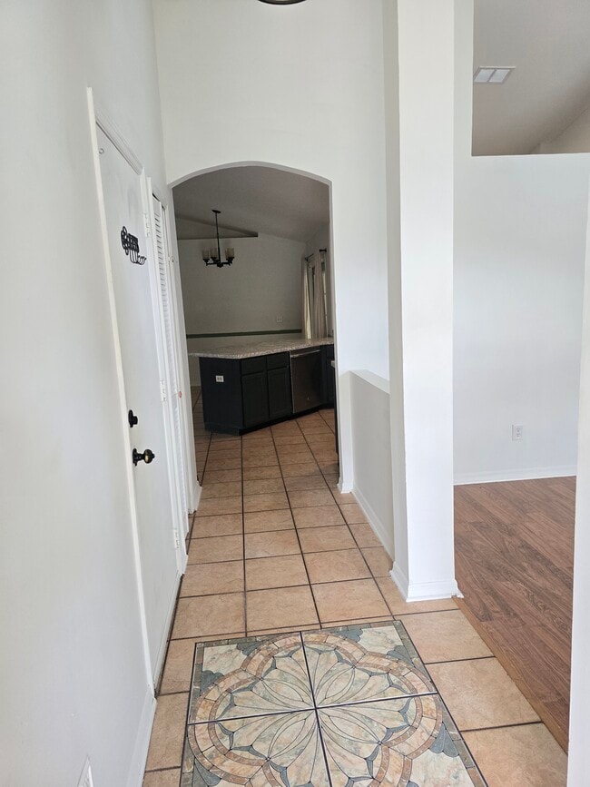 Foyer - 2169 Saint Martins Dr W