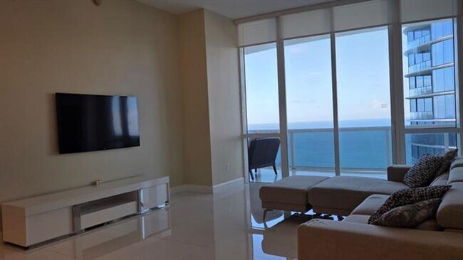 Building Photo - 15811 Collins Ave