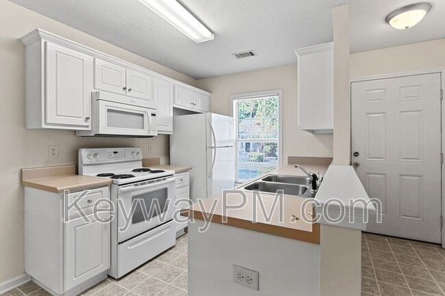 Building Photo - 2218 Bridgeton Rd