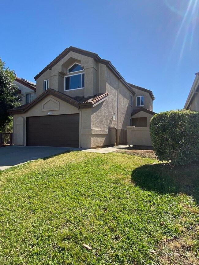 Foto del edificio - 3 Bedrooms with 2 Primary Bedrooms - Close to Travis Air Base and No Rear Neighbors!
