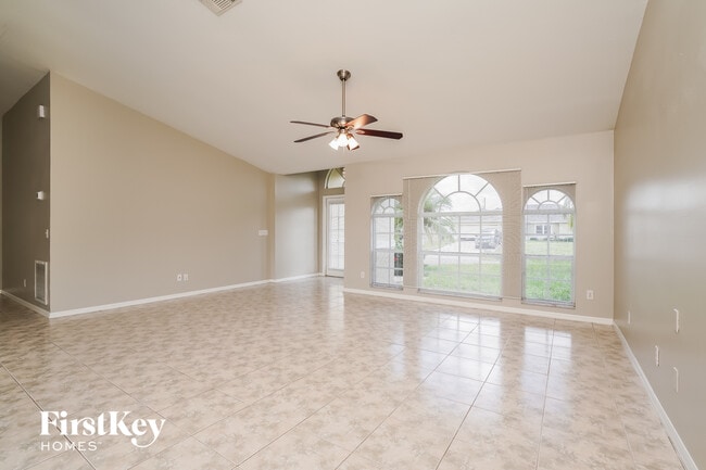 Foto del edificio - 8381 Bahamas Rd