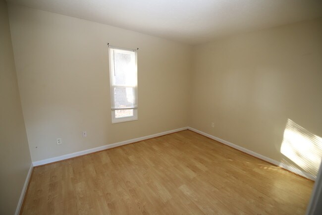 Foto del edificio - 2BD/1BA Apartment located in a Duplex