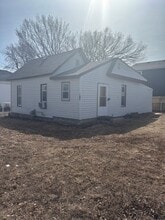 Building Photo - 605 E 14th St