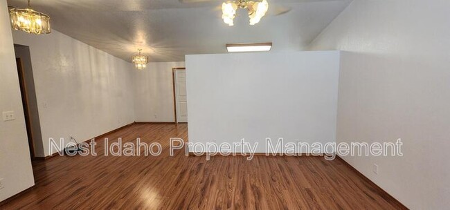 Foto del edificio - 5048 S Cole Rd