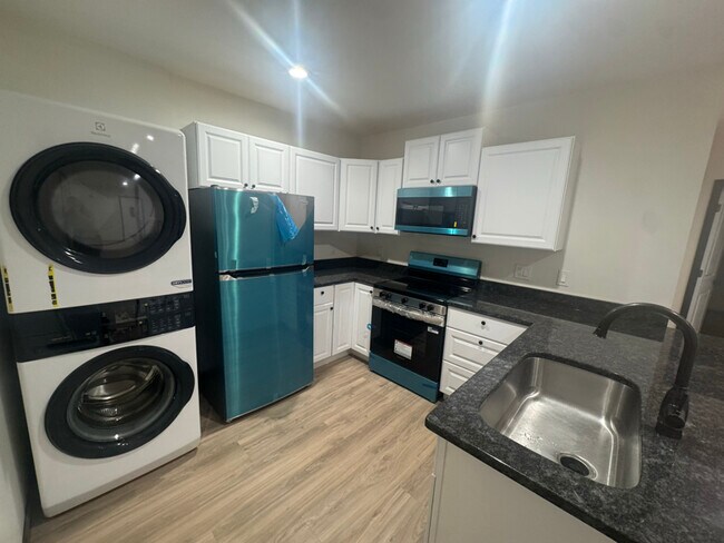 Building Photo - 208 N White River Ave