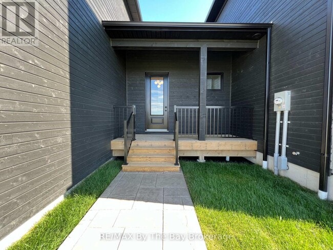 Building Photo - 14 Raintree Ct