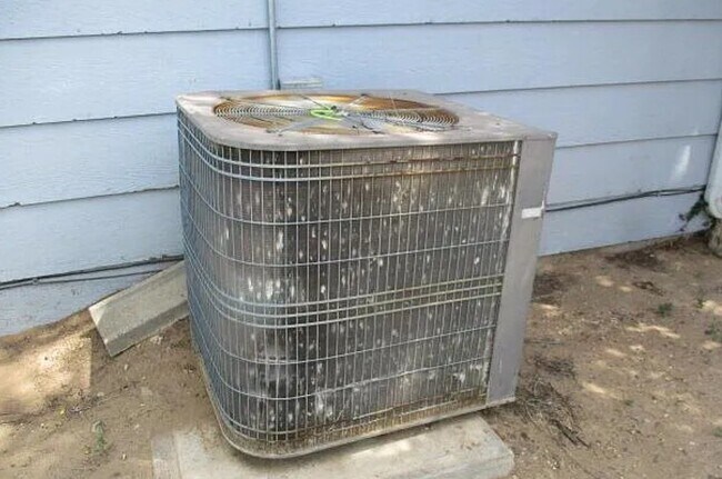 Foto del edificio - 348 Hilltop St