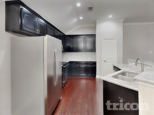 Building Photo - 123 Sierra Dr