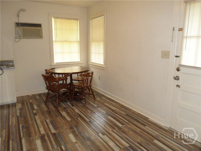 Foto del edificio - 2302 E 40th St