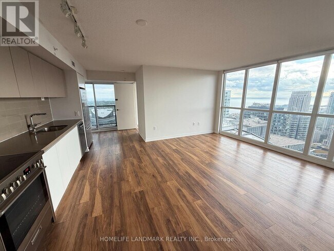 Photo du bâtiment - 85-4285 Queens Wharf Rd