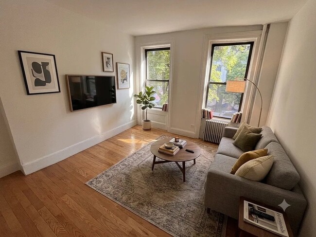 Building Photo - 503 W 45th St