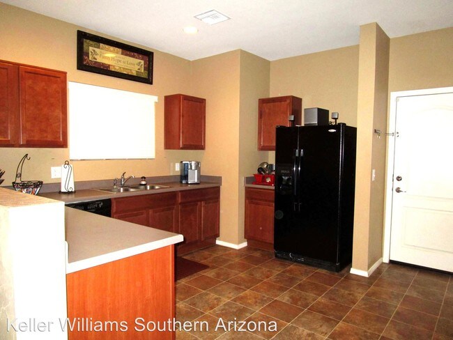 Building Photo - 7005 S Red Maids Dr