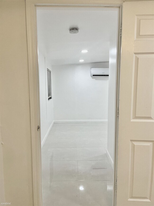 Foto del edificio - 2 br, 1 bath House - 920 Southwest 29th Wa...