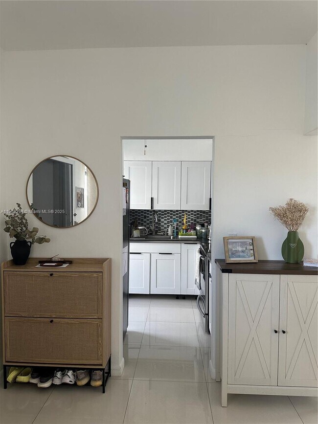 Foto del edificio - 10250 W Bay Harbor Dr