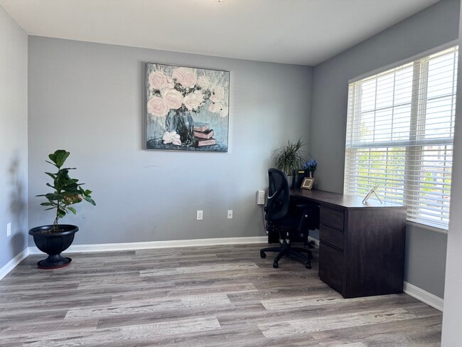 Building Photo - 425 Rockcrest Way