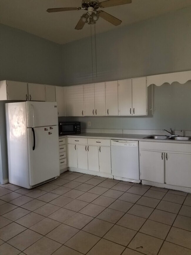 Kitchen - 2304 Central Ave