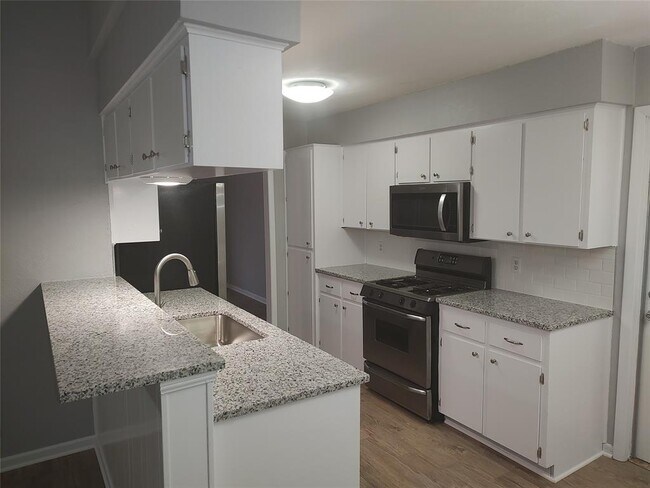 Foto del edificio - 3304 Woodbriar Ln