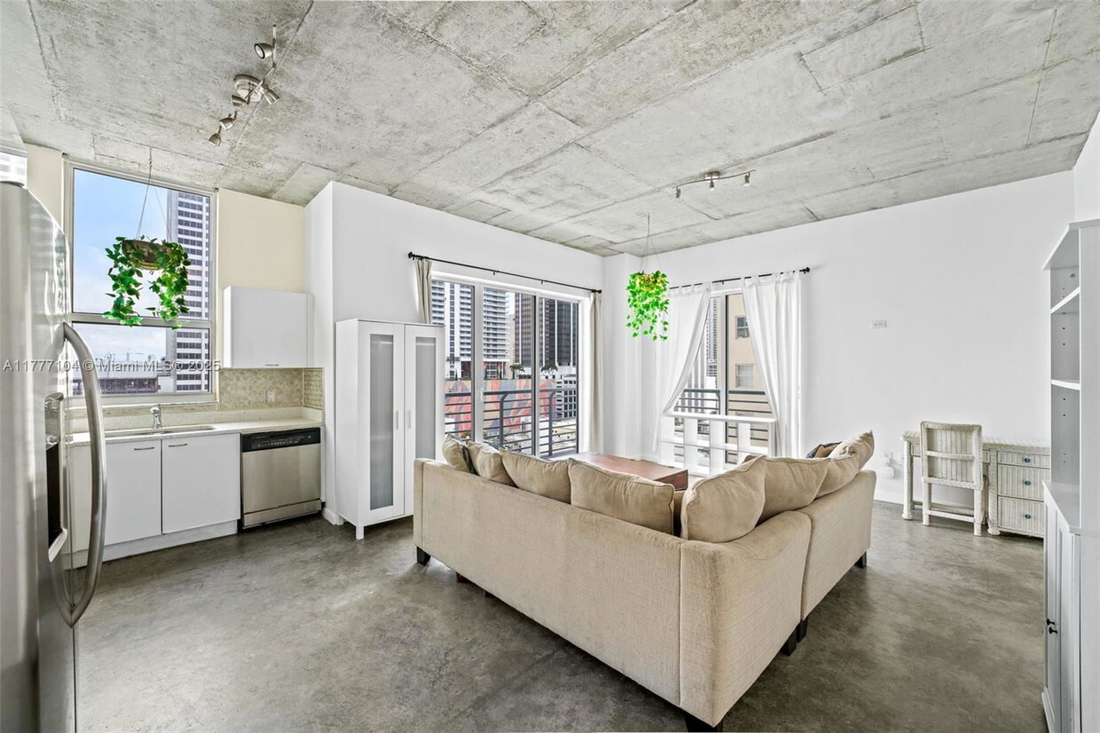 Foto principal - 133 NE 2nd Ave