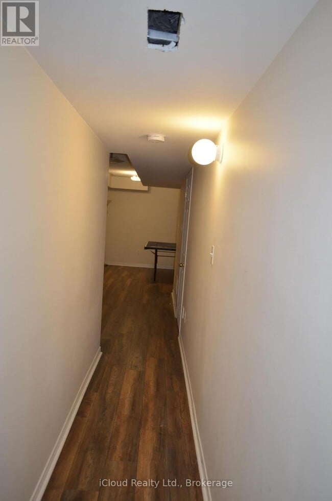 Building Photo - 319 Aspendale Cres