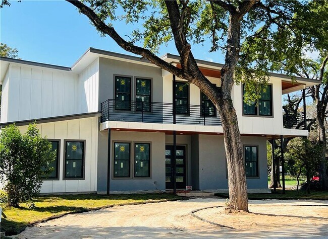Foto del edificio - 6308 Hudson Bend Rd