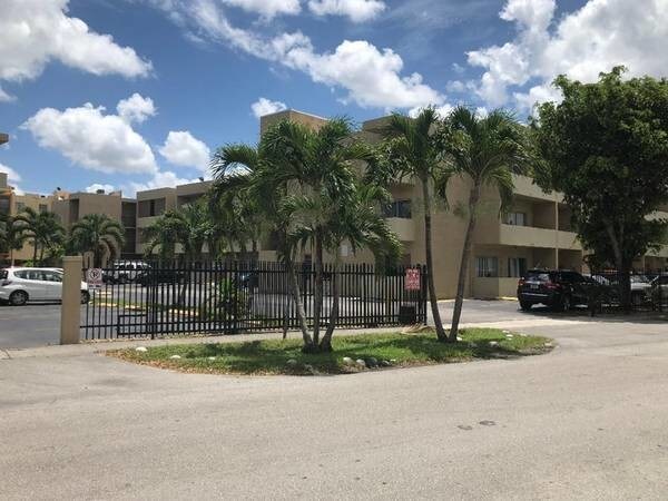 Foto del edificio - 6195 W 19th Ave