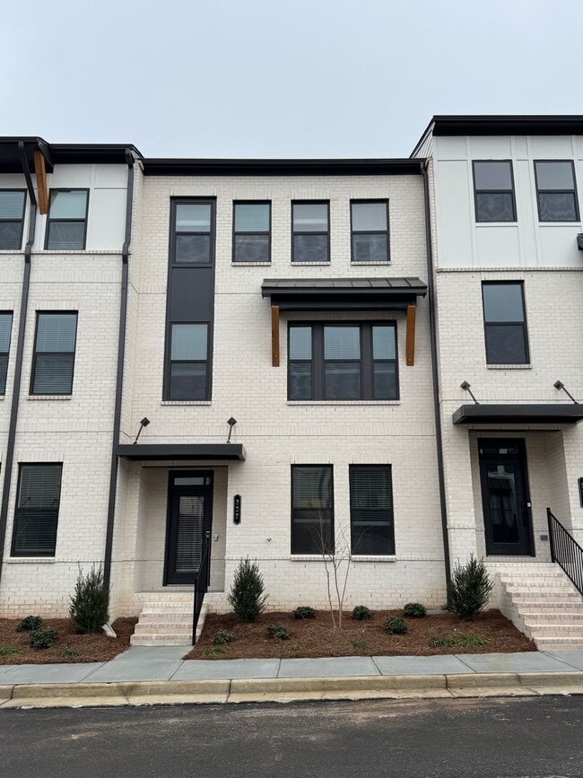 Beautiful 4 bed 3.5 Bath Home in Heart of Lawrenceville! - Beautiful 4 bed 3.5 Bath Home in Heart of Lawrenceville!