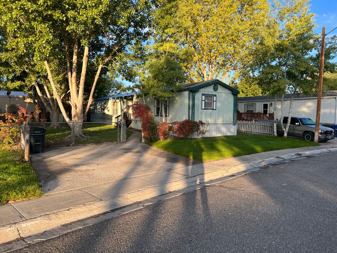 Foto principal - 3 Bed 2 Bath Mobile Home with Fenced Yard ...