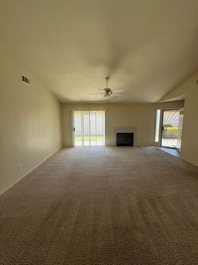 Foto del edificio - Single Story Home On Cul-De-Sac Near Preisker Park