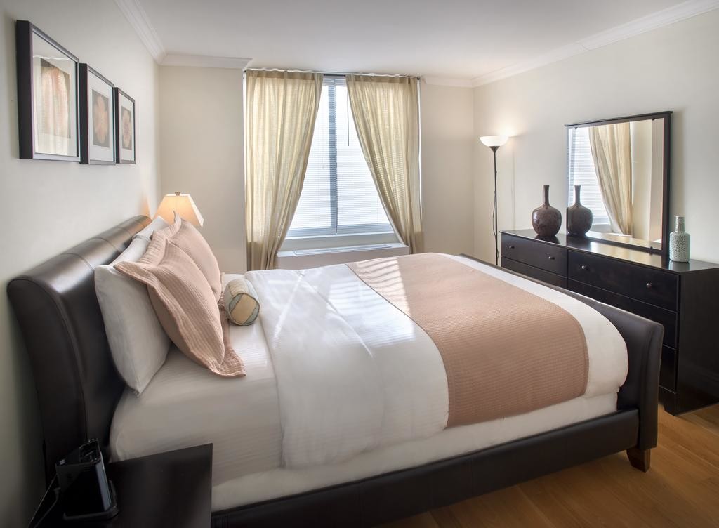 Foto principal - 244 W 48th St