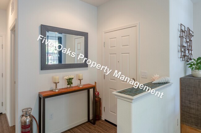 Foto del edificio - 8134 Astaire Ln