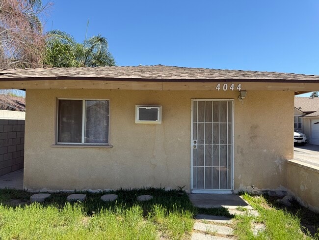 Building Photo - 4044 Mennes Ave