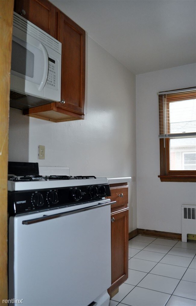 Building Photo - 826 E Henry Clay St