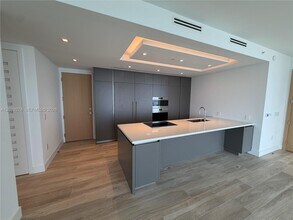 Building Photo - 4714 N Flagler Dr