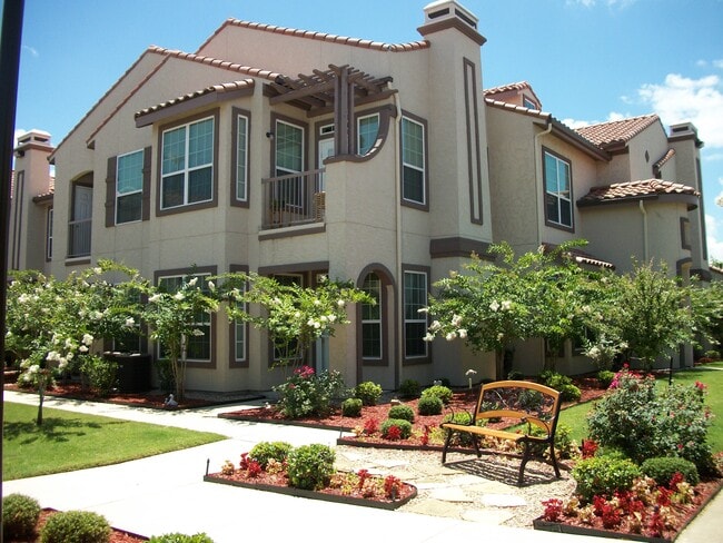 Building Photo - Waxahachie Village Condominiums