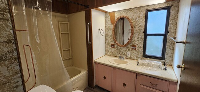 Foto del edificio - 2 Bed 1 Bath single wide mobile home on just shy of 1/2 acer lot in Lake Stevens $2350.00/mo