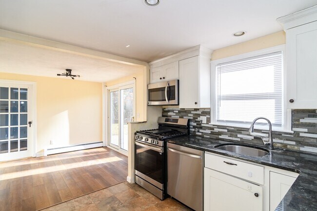 Foto del edificio - 10 Spring Valley Rd