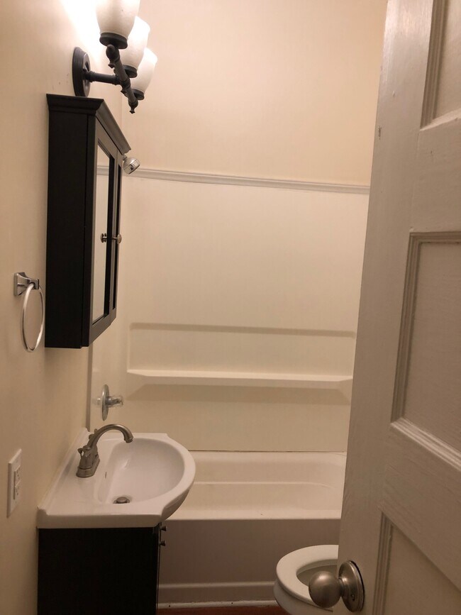 Bathroom - 406 N Delaware St